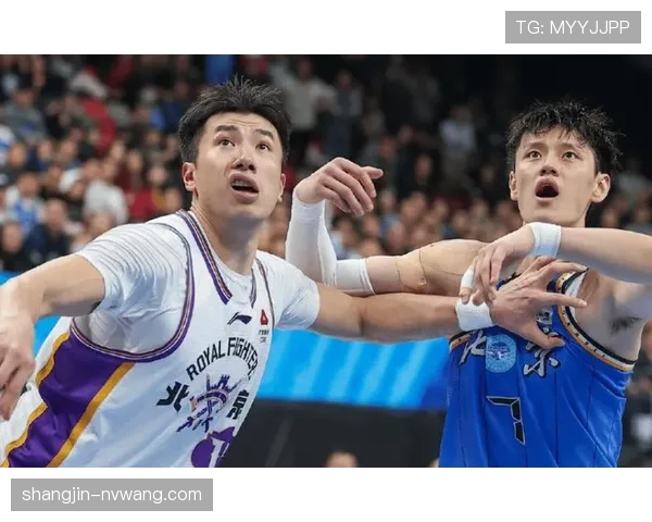 北控邹雨宸内线强攻制霸篮下 朱松玮外线三分精准命中扩大优势